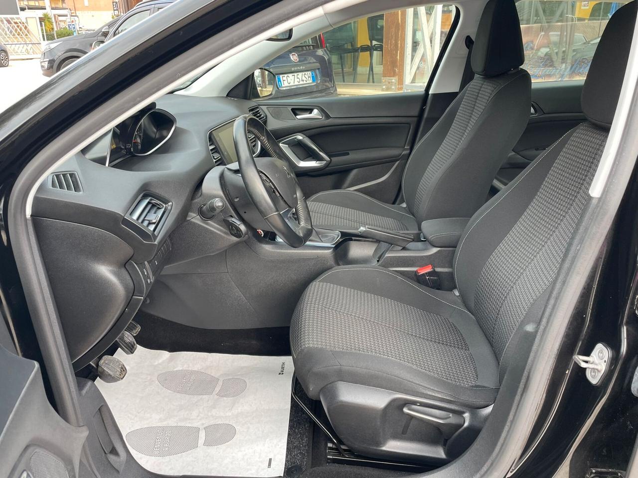 PEUGEOT 308 1.5 BLUE-HDI - 2019 77.000 KM!!!