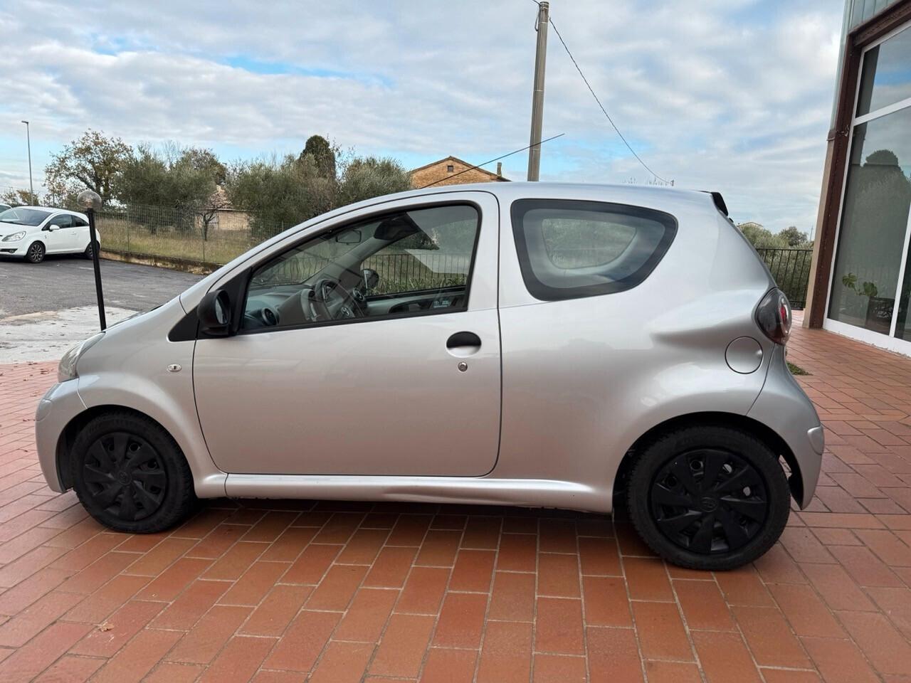 Toyota Aygo Connect da 99 euro al mese, ok neopatentati - garanzia