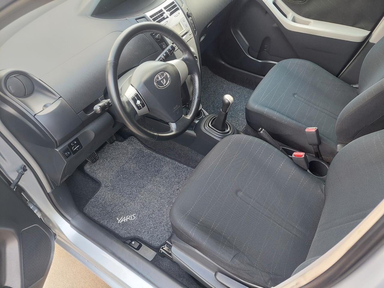 Toyota Yaris 1.0 benzina 5 porte Sol