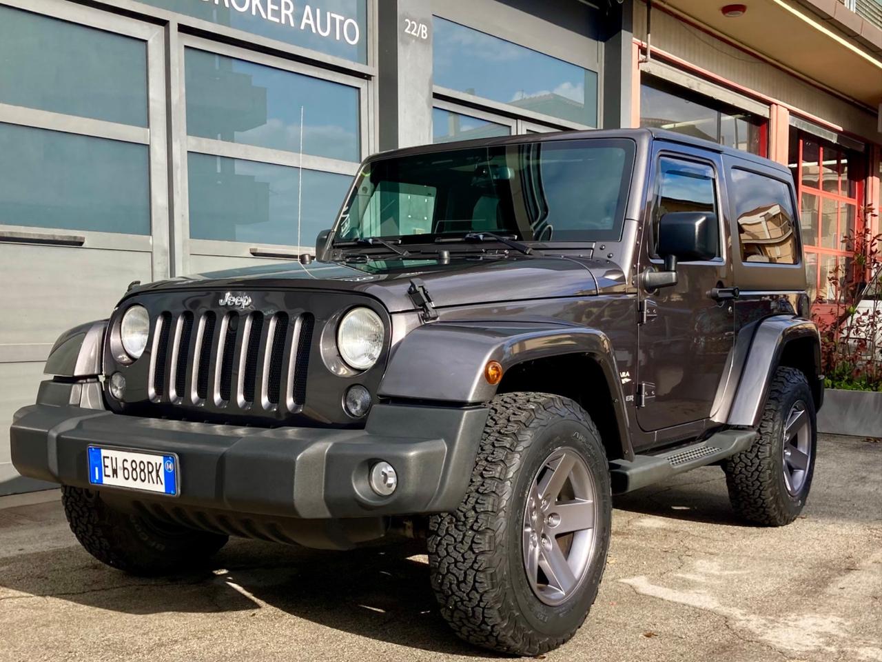 Jeep Wrangler Apple CarPlay, Soft Top