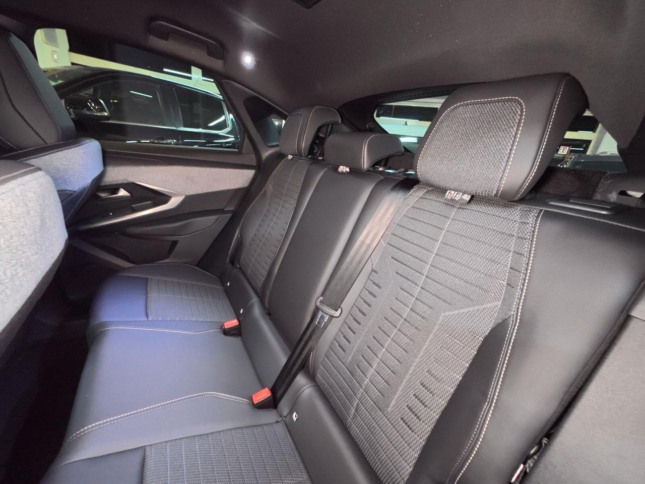 Peugeot 3008 Hybrid 136 e-DCS6 Allure KM ZERO