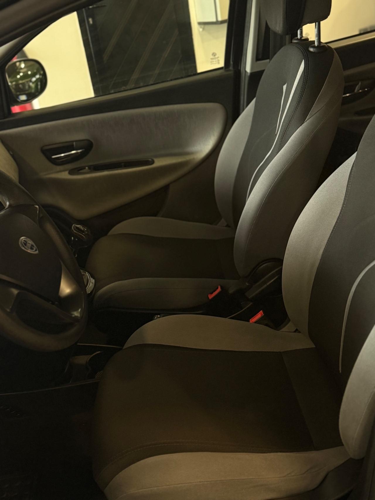 Lancia Ypsilon 1.3 MJT 16V 95 CV 5 porte S&S Silver