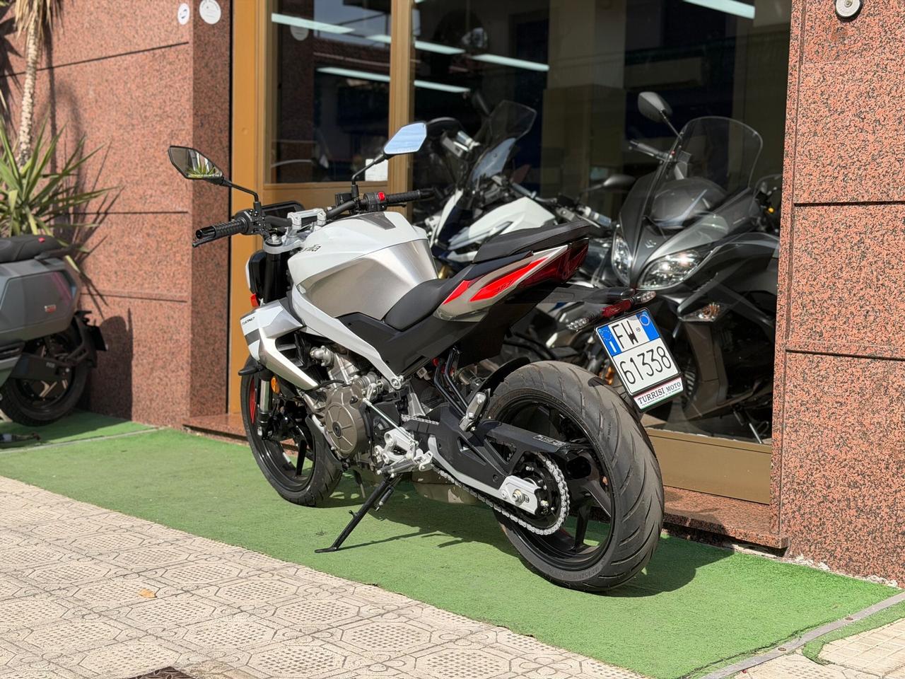 Aprilia Tuono 457 KM 0 2026 tua a soli 45€ al mese