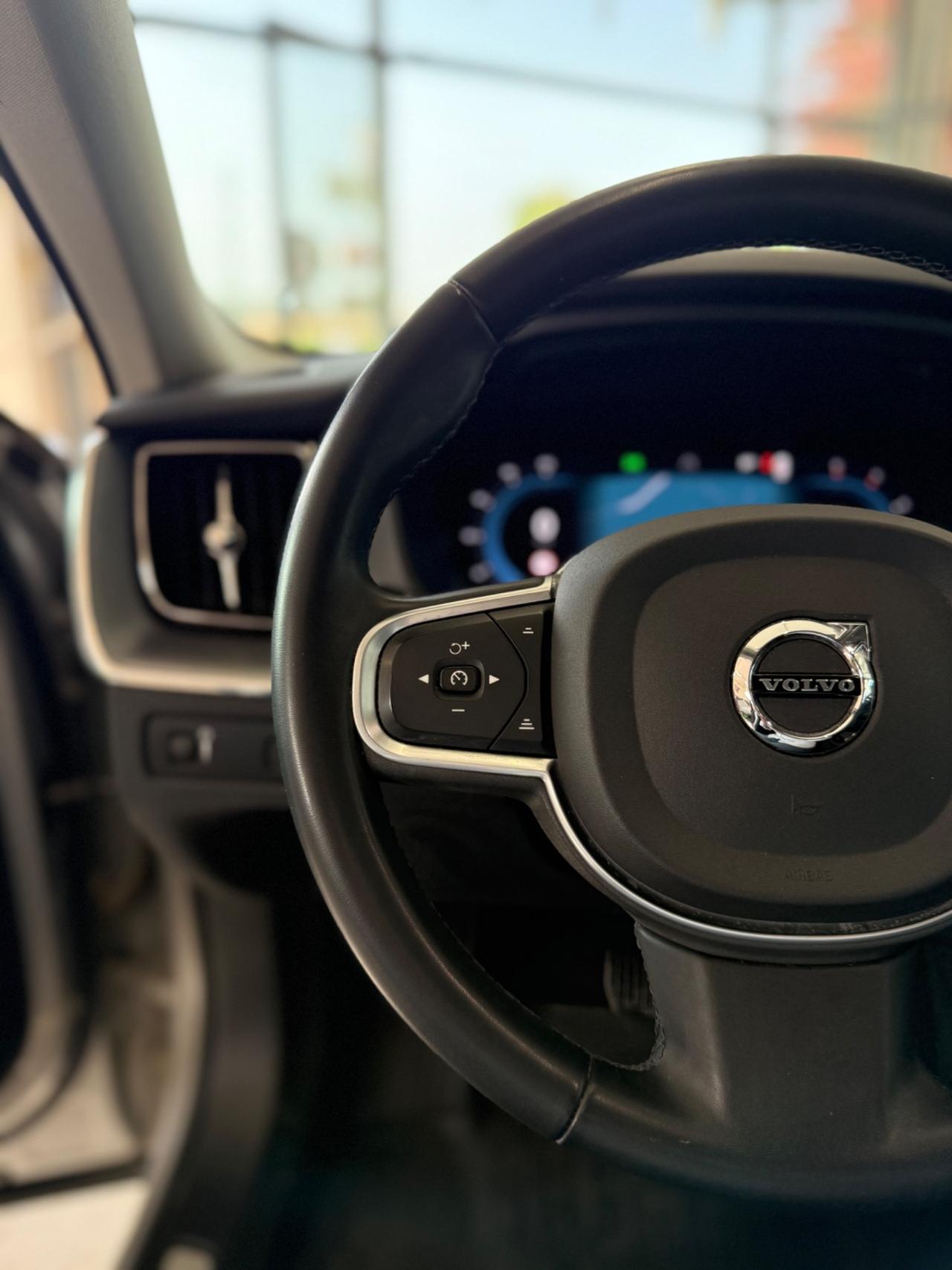 Volvo XC60 2.0 B4 197CV Geartronic Momentum Pro 10/2021 EURO 6D