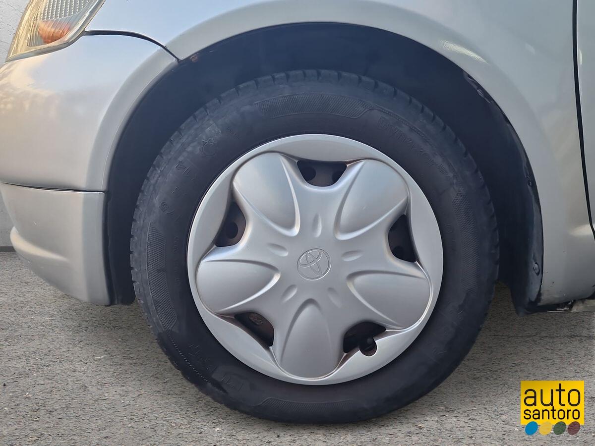 TOYOTA YARIS 1.0
