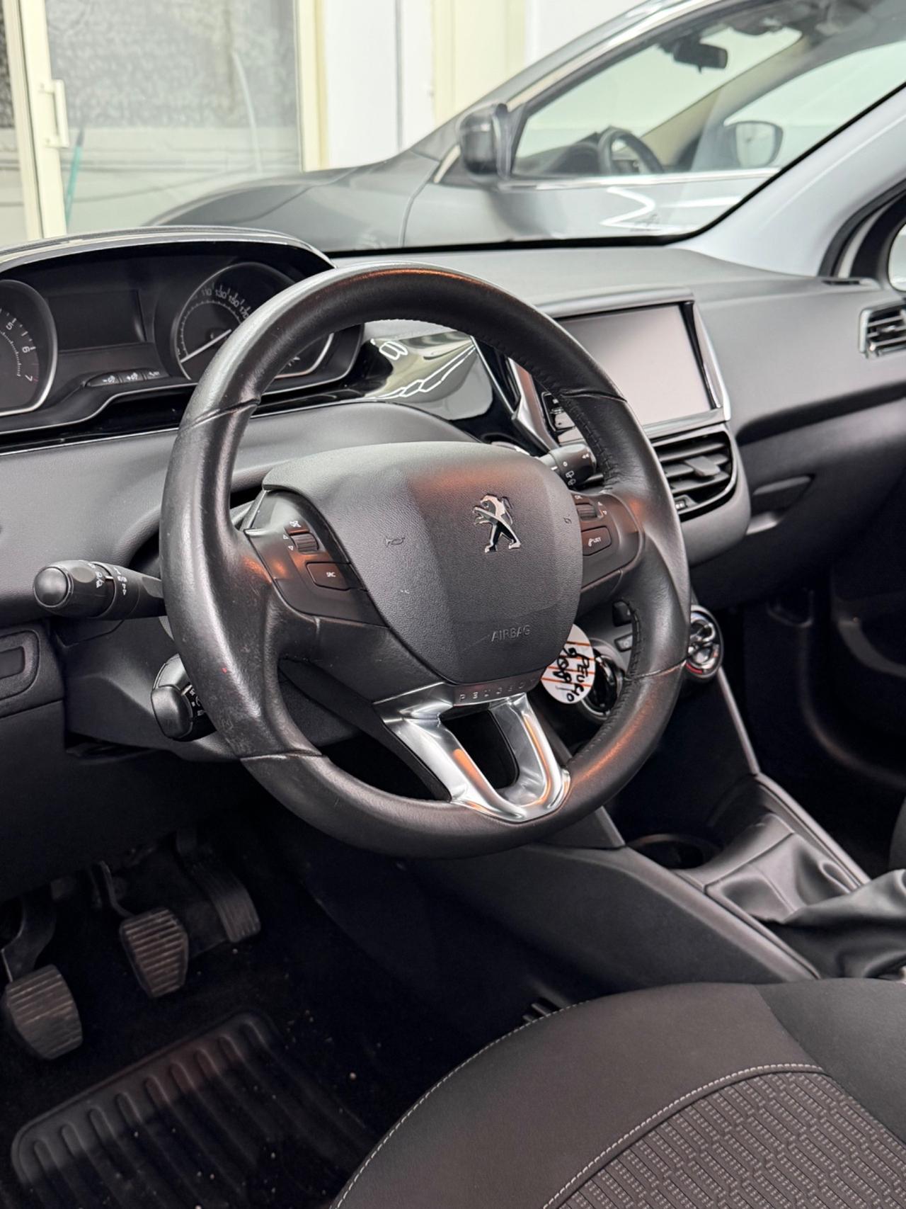 Peugeot 208 PureTech 82 5p. GPL Allure