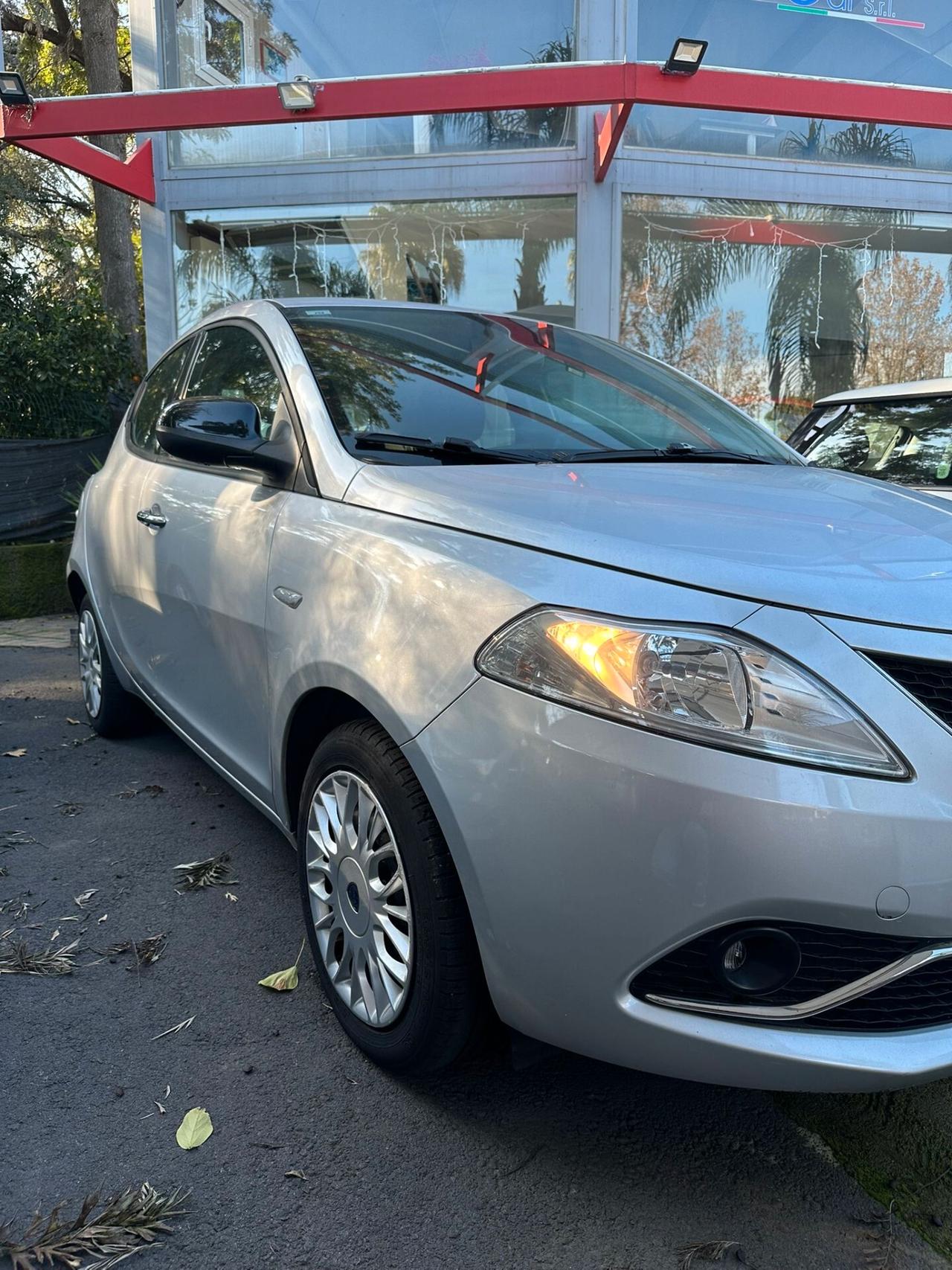 Lancia Ypsilon 1.2 69 CV 5 porte GPL Ecochic Gold