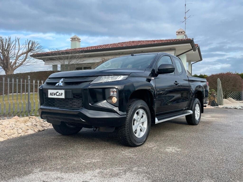 Mitsubishi L200 2.3 D Club Cab 4WD Invite 150cv