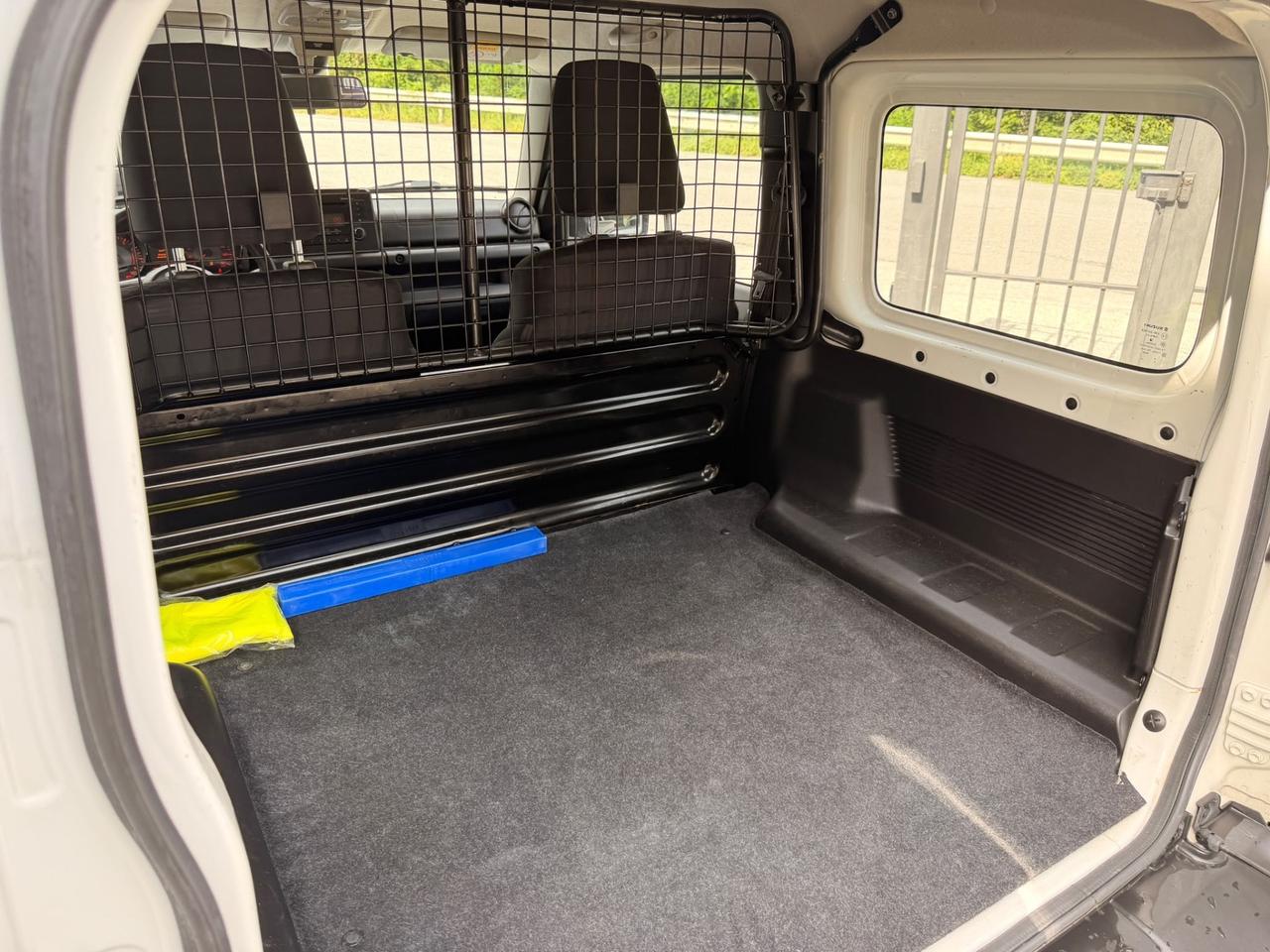 Suzuki Jimny 1.5 5MT PRO (N1)