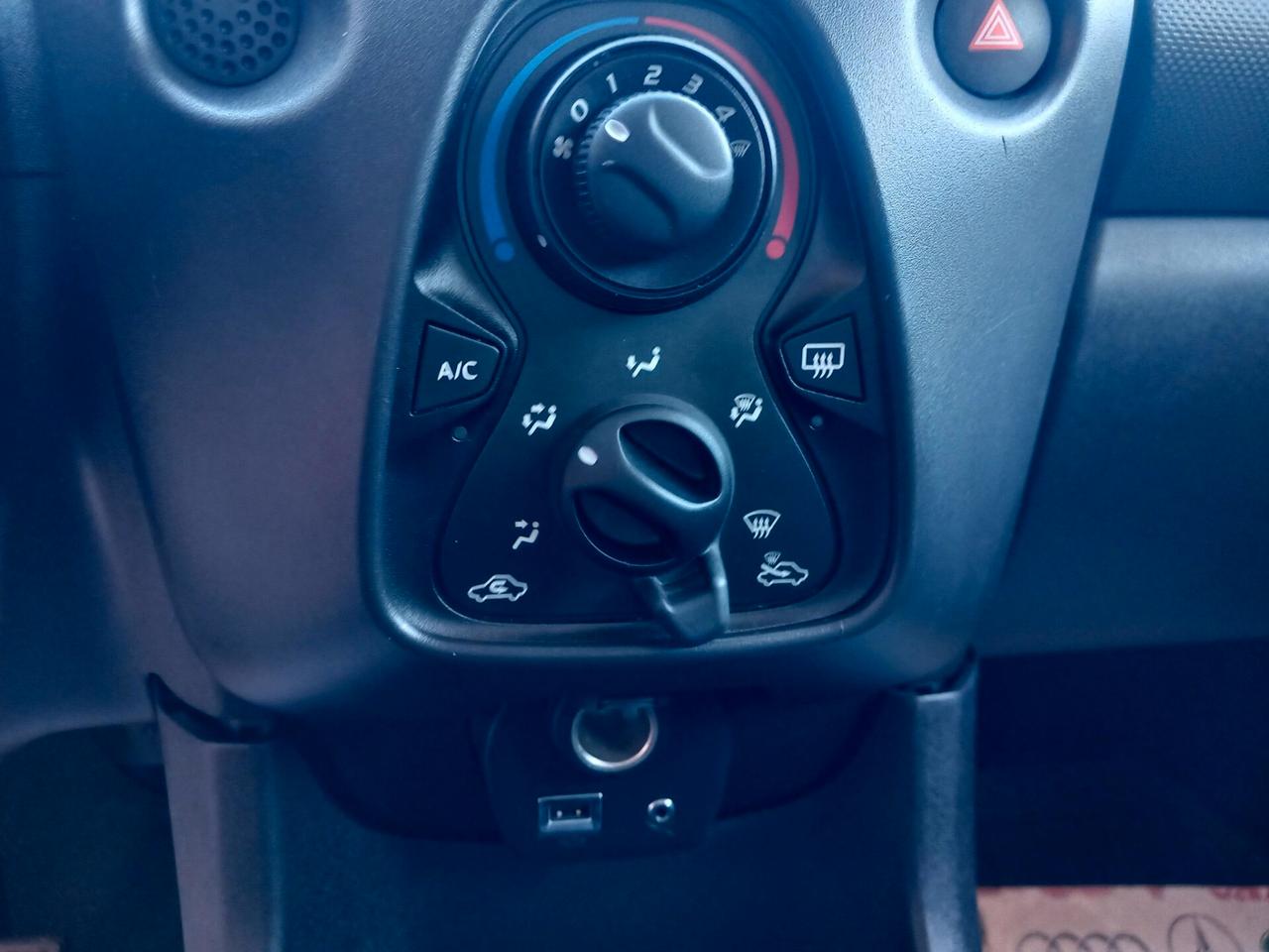 Toyota Aygo Connect 1.0 VVT-i 72 CV 5 porte x-play