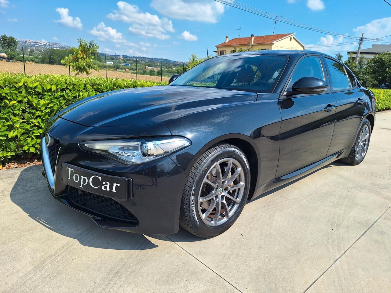 Alfa Romeo GiuliaDa € 236,00 Al mese