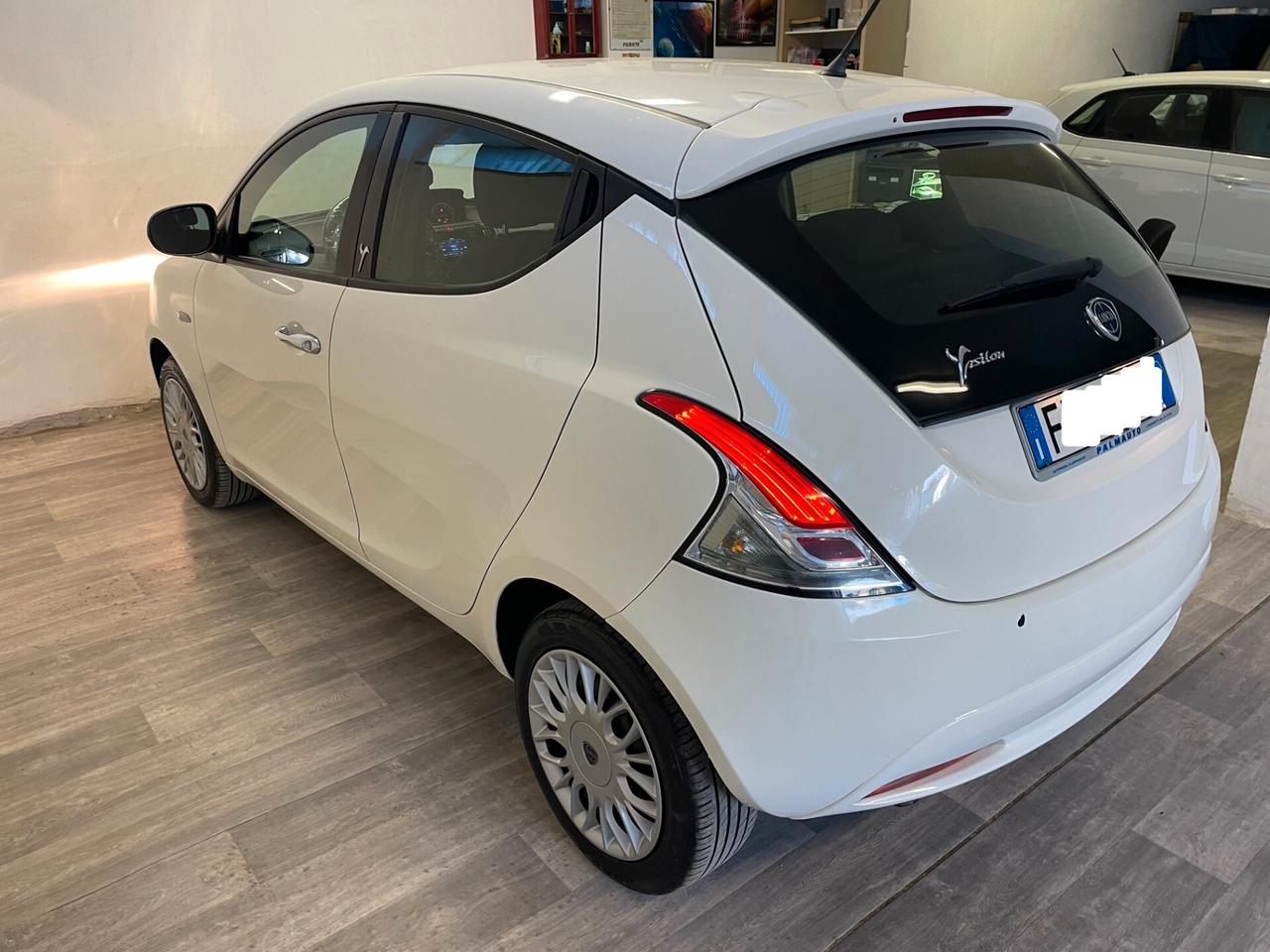 Lancia Y Ypsilon 1.2 5 porte Platinum Full Neopatentati