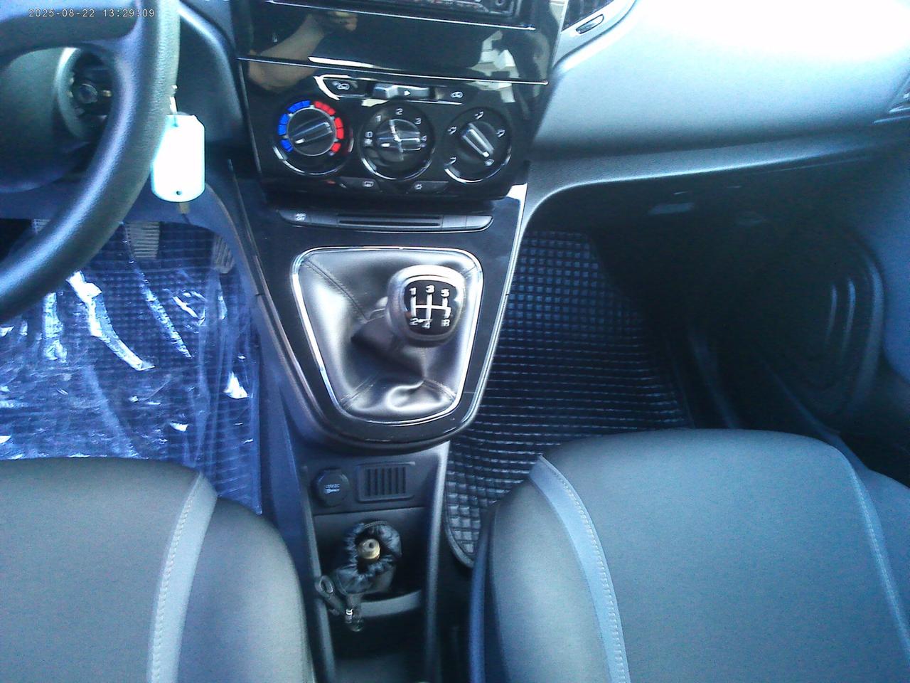 Lancia Ypsilon 1.2 69 CV 5 porte GPL Ecochic Silver