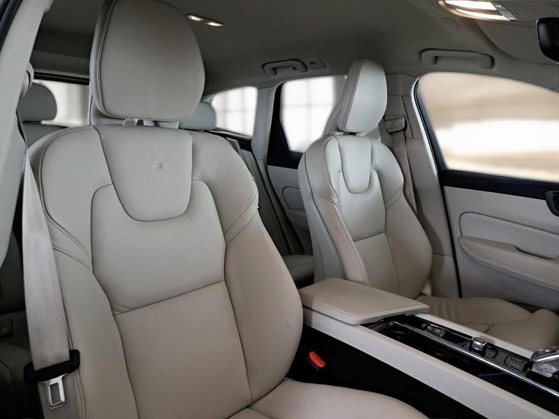 VOLVO XC60 B4 D AWD automatico Inscription