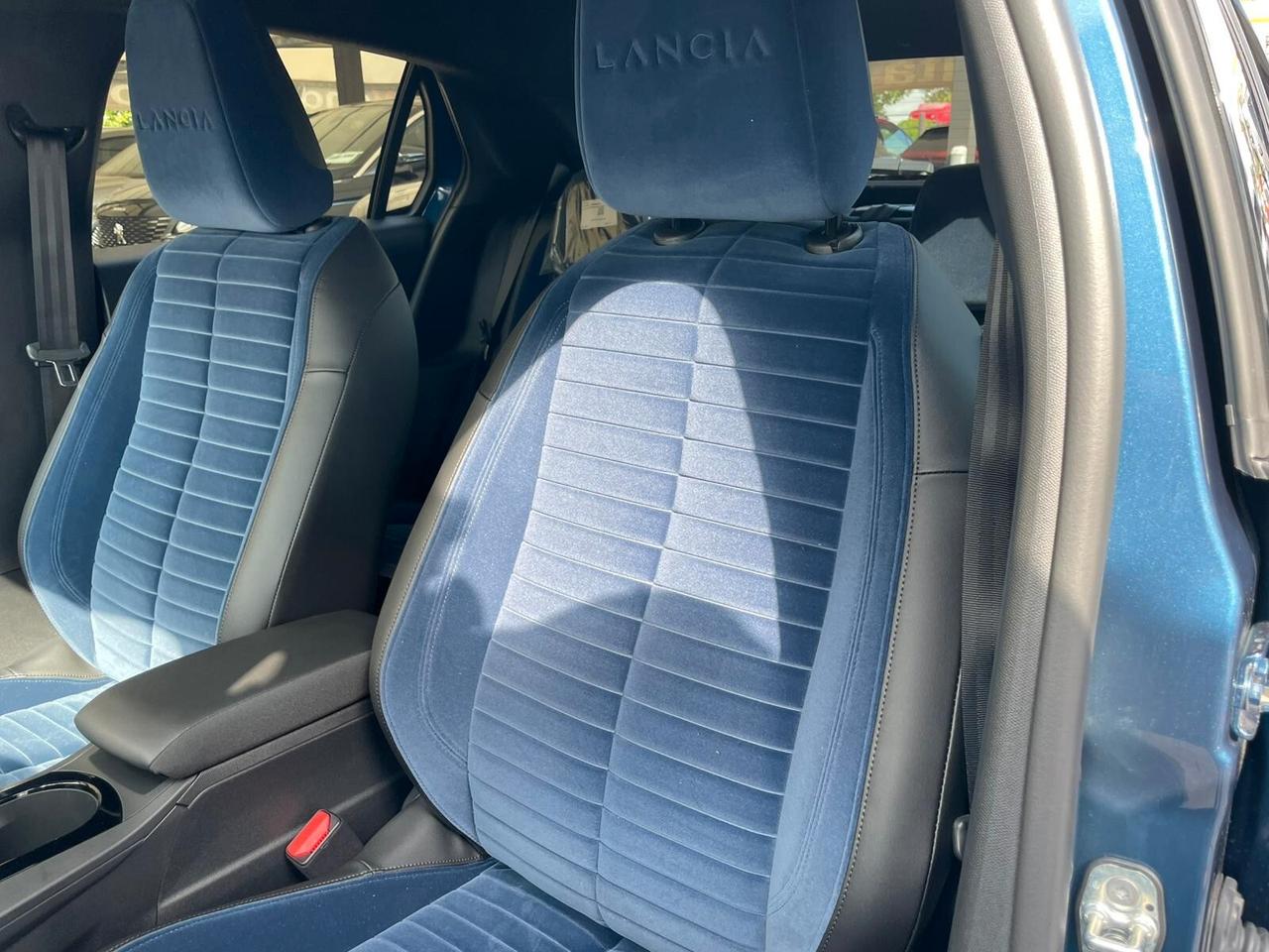 Lancia Ypsilon Hybrid e-DCT Edizione Cassina