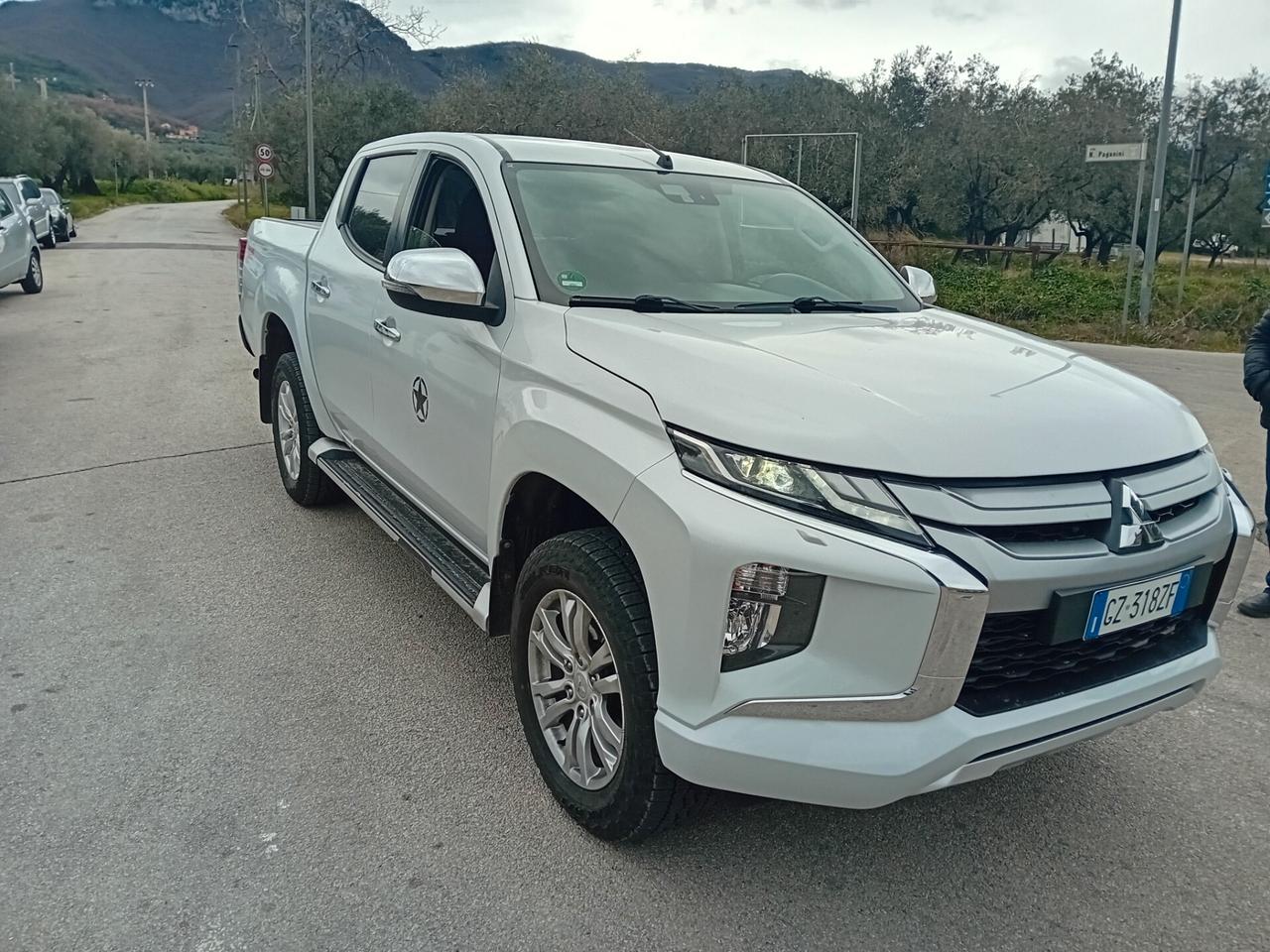 Mitsubishi L200 2.3 D Club Cab 4x4 Super Select Intense