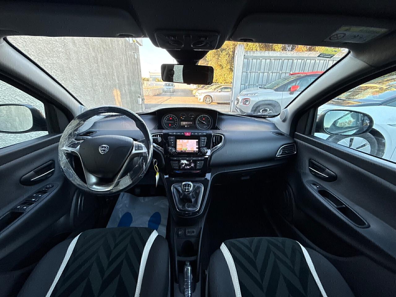 Lancia Ypsilon 1.3 MJT 95CV EURO6,Navigatore,Climatronic,Alcantara,Comandi al volante,ecc.