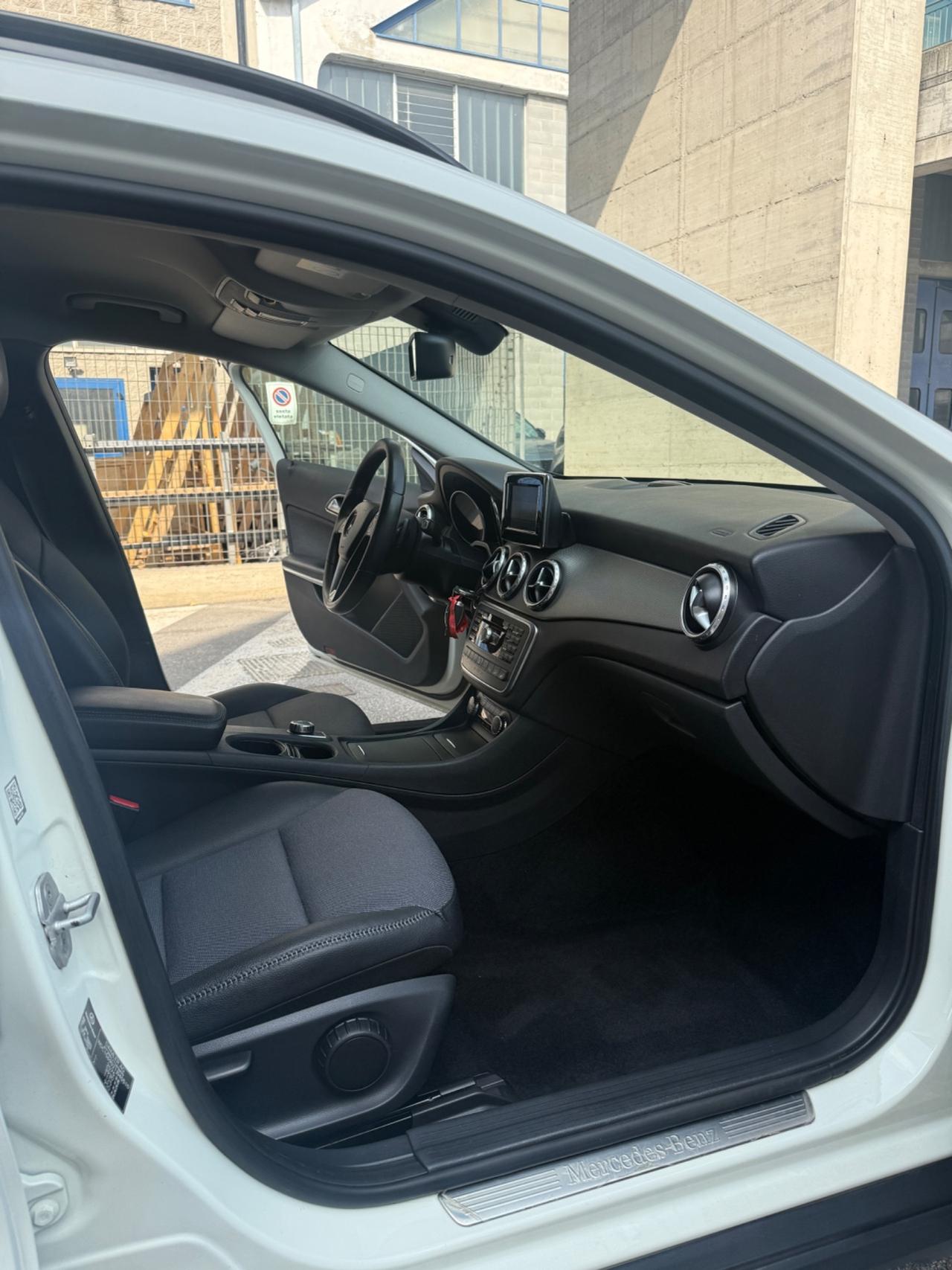 Mercedes-benz GLA 200 CDI Automatic 4Matic Sport 136cv