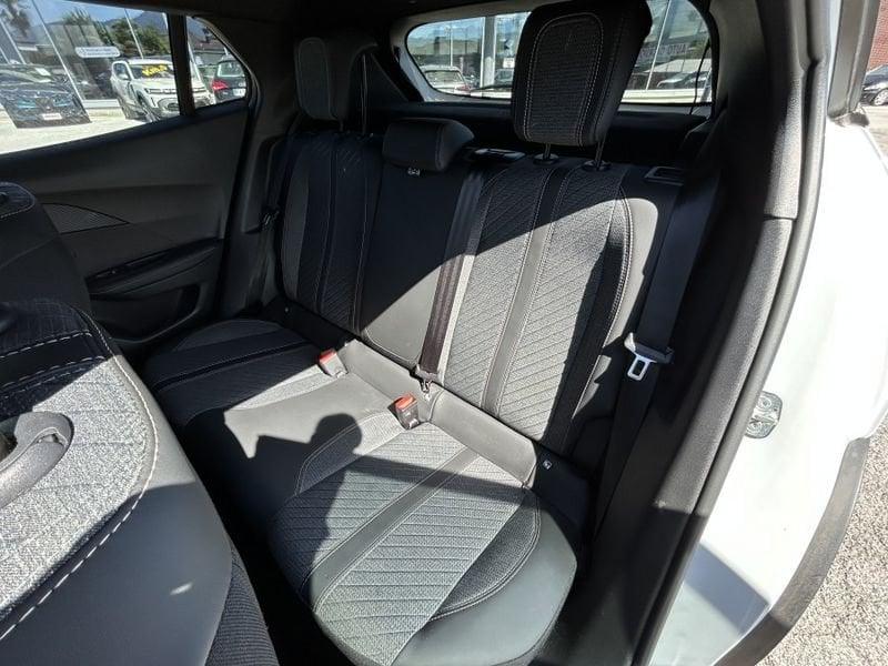 Peugeot 2008 PureTech 100 Allure NAVI+CAMERA+KEYLESS 5.900 KM!!