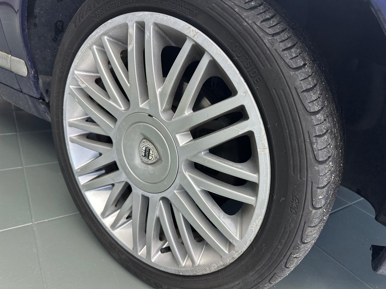 Lancia Ypsilon 1.3 MJT 90 CV Platino