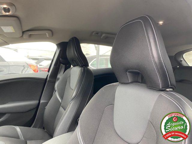 VOLVO V40 D3 Momentum