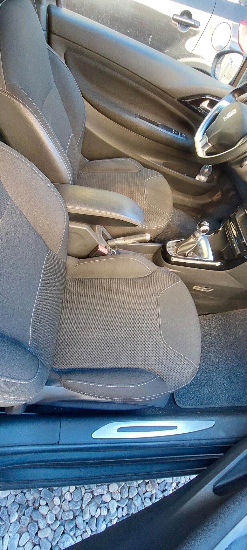 DS3 CONNECTED SPORT CHIC 1,6 DIESEL 75 CV NAVI LEGA SENSORI RETROCAMERA STRAFULL OPTIONAL