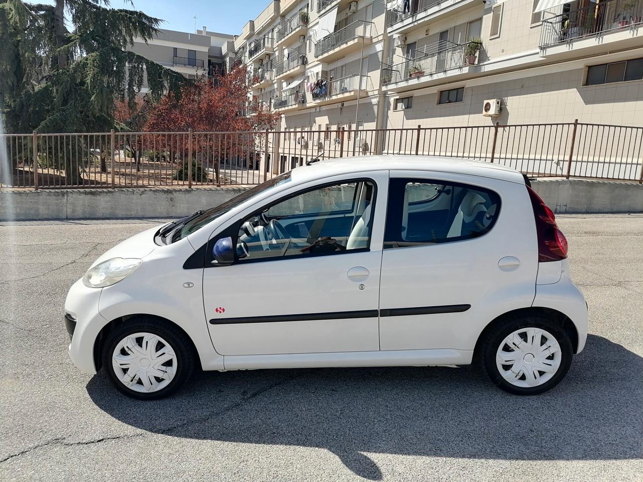 Peugeot 107 1.0 68CV 5p. Superga *SOLO 80.000 KM* 2012