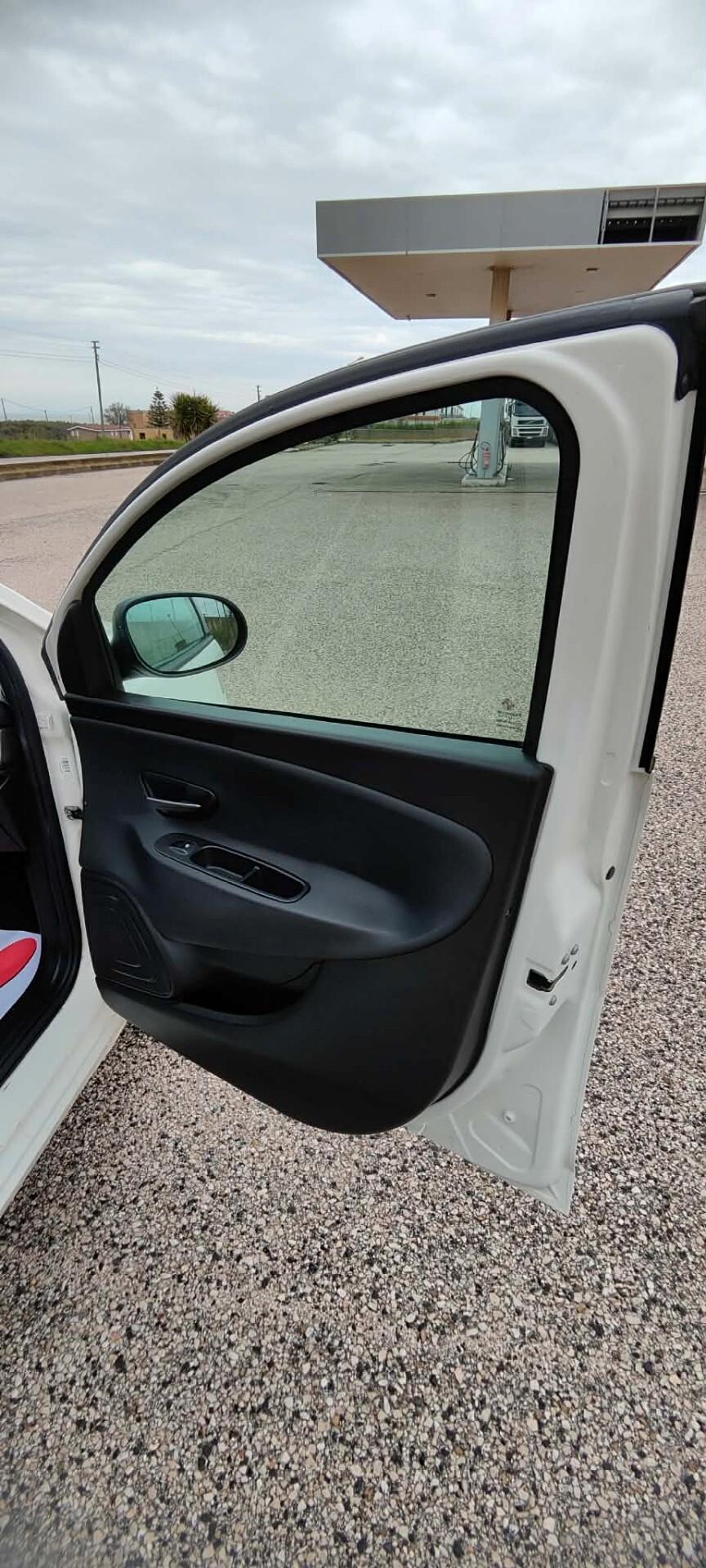 Lancia Ypsilon 0.9 TwinAir 85 CV 5 porte Metano Ecochic Gold