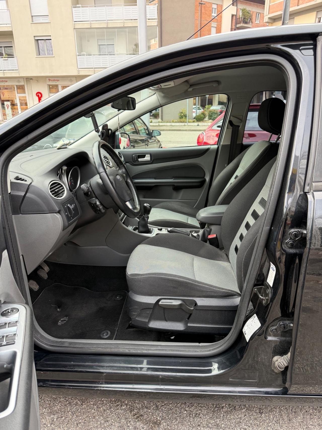 Ford Focus 1.6 (115CV) 5p. Bz.- GPL Titanium