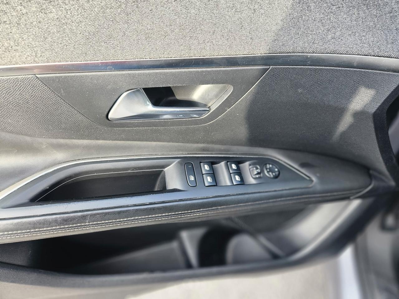 Peugeot 3008 BlueHDi 120 S&S EAT6 Business