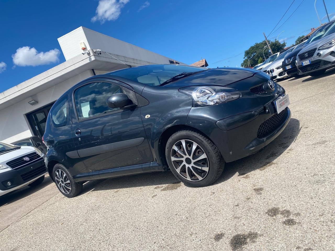 Toyota Aygo 1.0 12V VVT-i 3 porte Sol 68cv