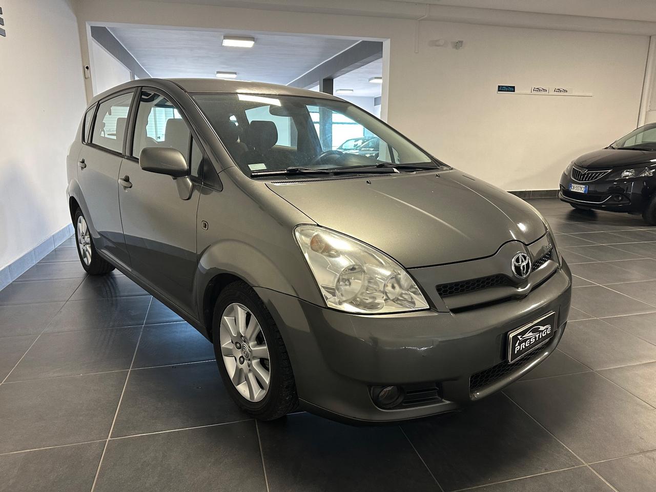 TOYOTA COROLLA VERSO 2.2 D-4D 136CV