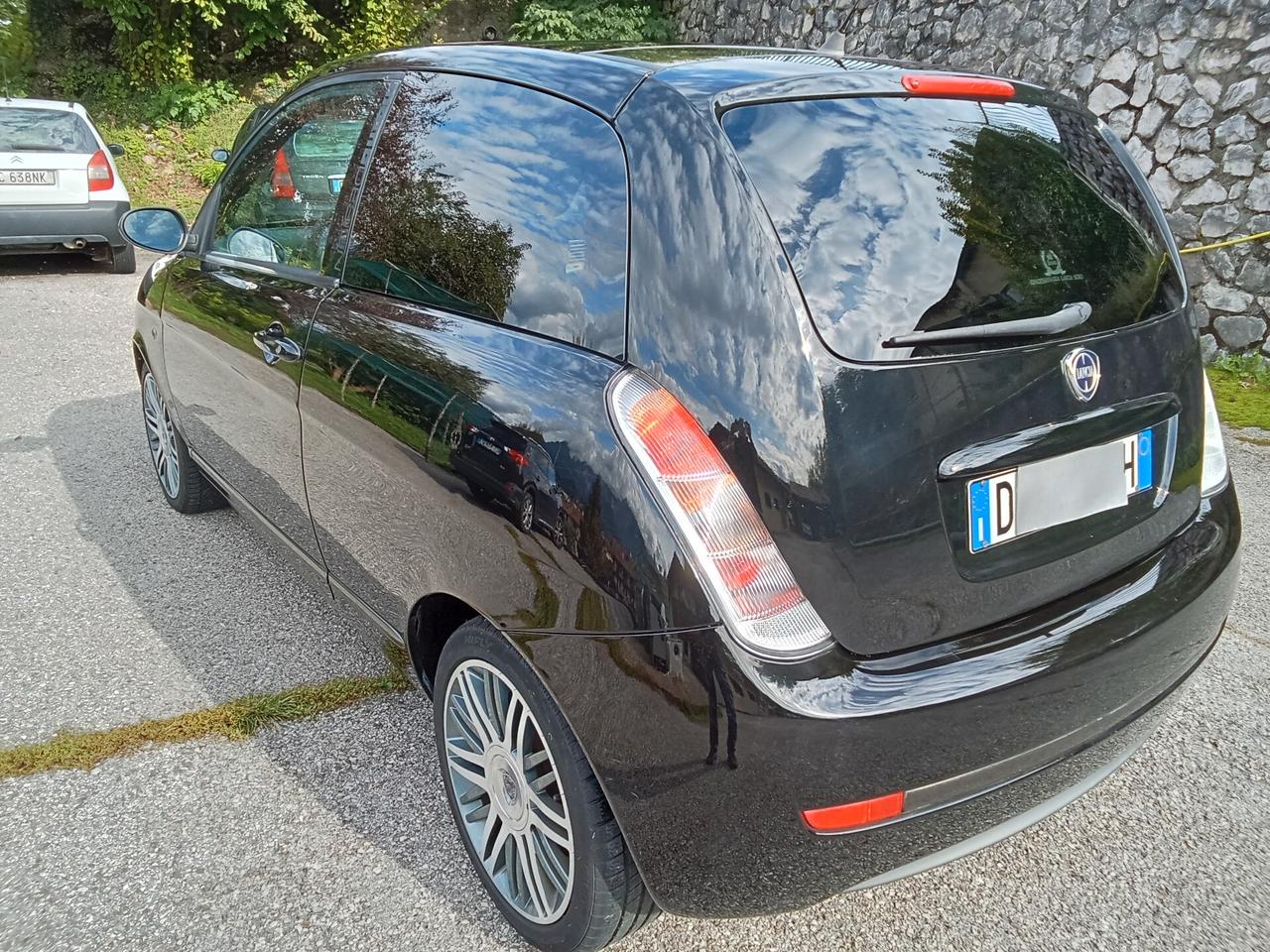 Lancia Ypsilon 1.4 16V Sport MomoDesign