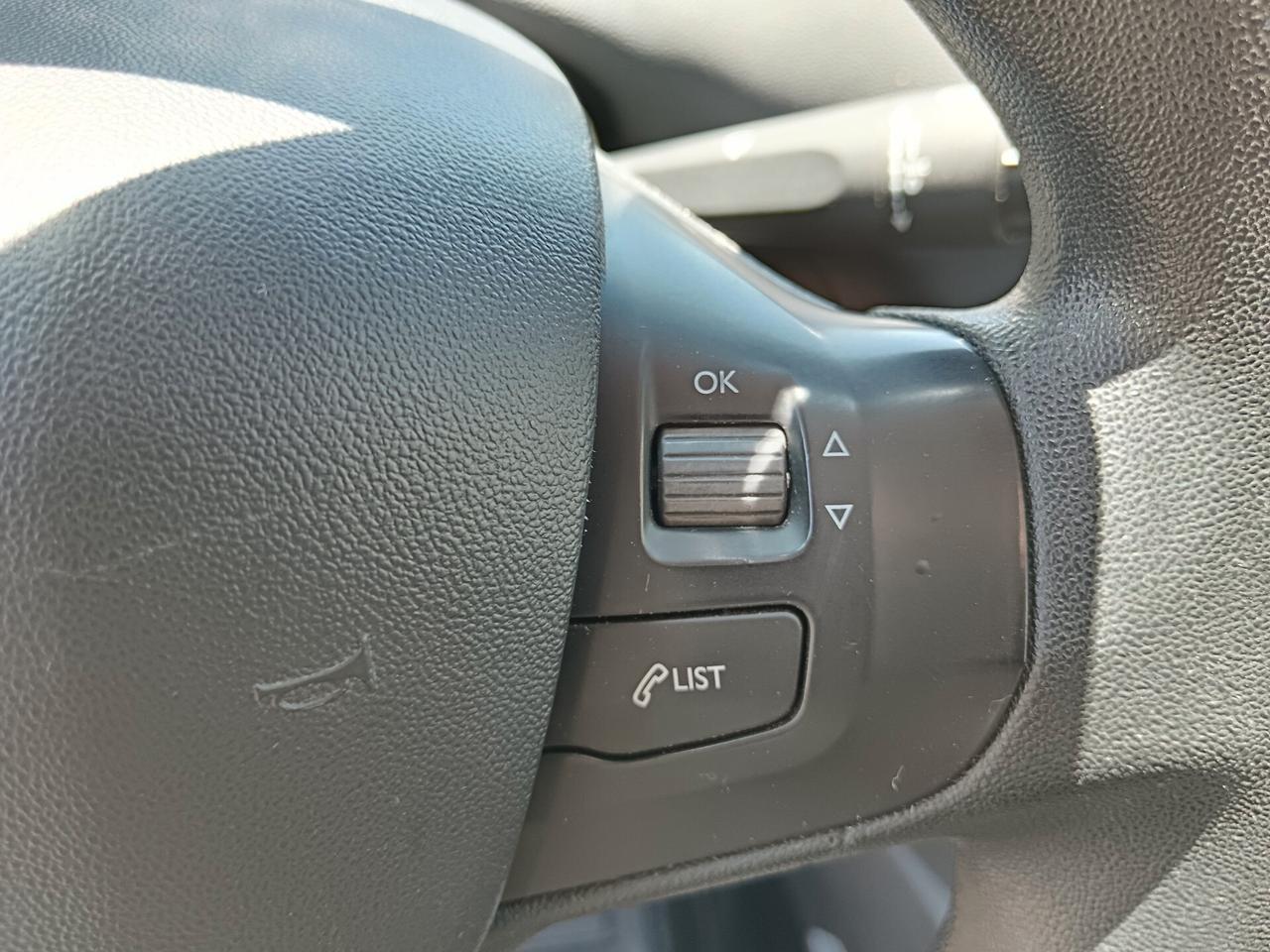 Peugeot 208 1.4 HDi 68CV 5P NEOPATENTATI