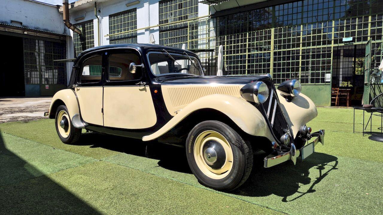 Citroen Traction Avant 11 BL – 1955