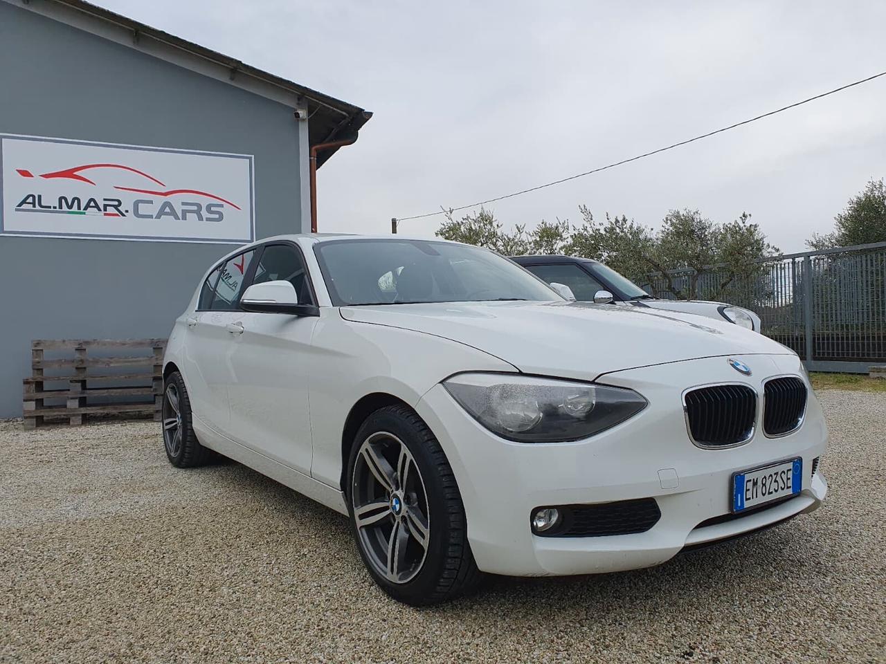 Bmw 118d 5p. Unique