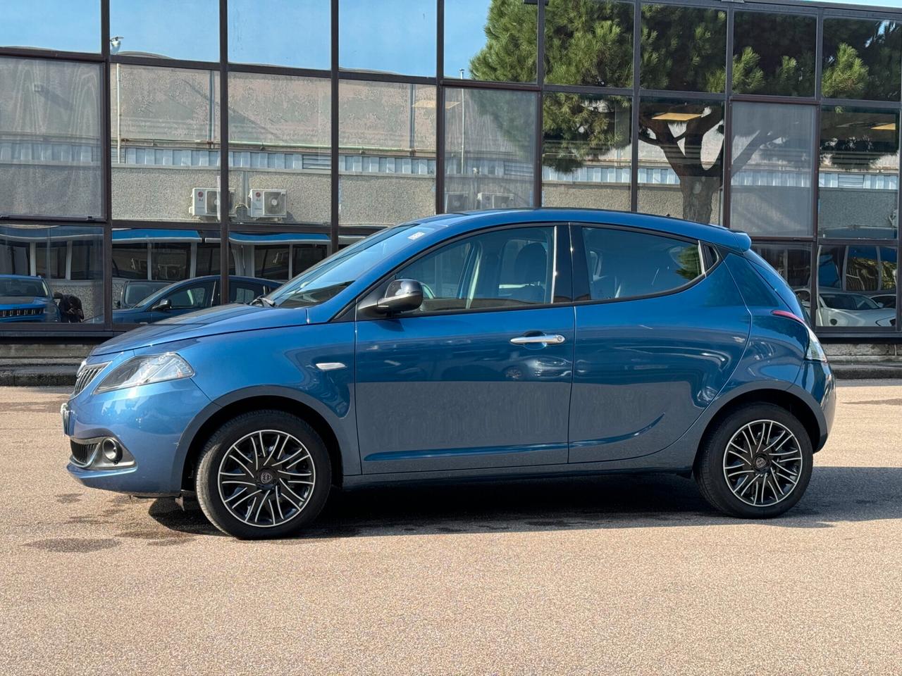 Lancia Ypsilon 1.0 FireFly 5 porte S&S Hybryd Gold