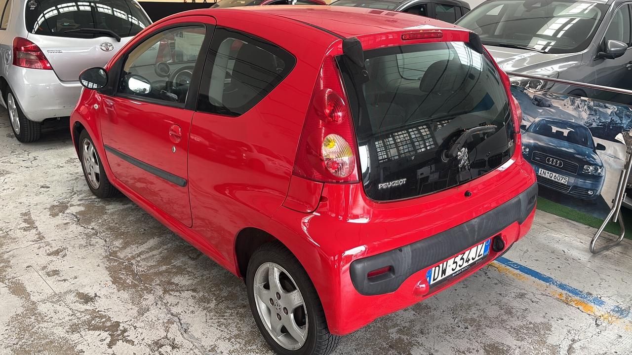 Peugeot 107 1.0 68CV 3p. Sweet Years 2Tronic