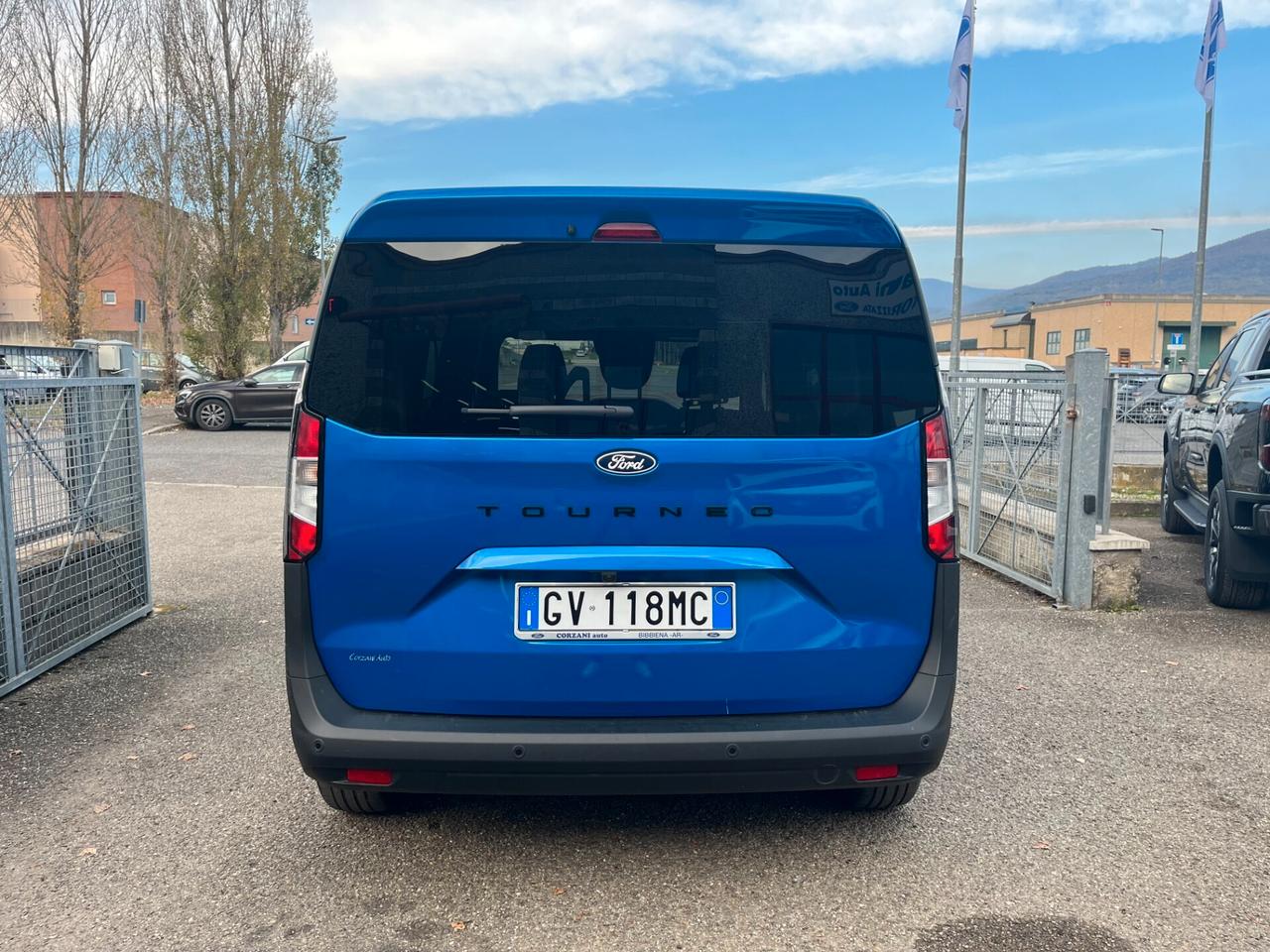 Ford Tourneo Courier 1.0 EcoBoost Titanium