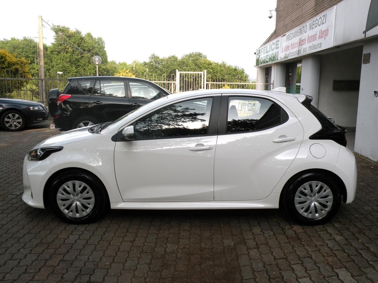 TOYOTA YARIS HYBRID - NOLEGGIO