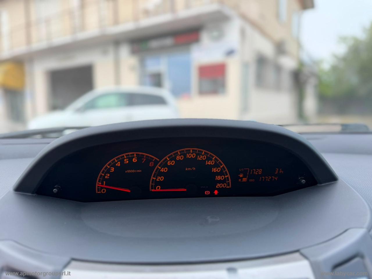 TOYOTA Yaris 1.0 5p. Sol