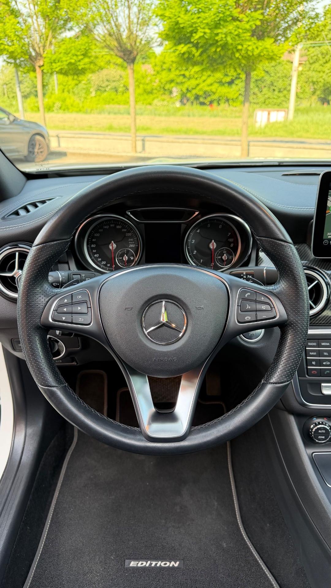 Mercedes-benz GLA 200 Premium night edition