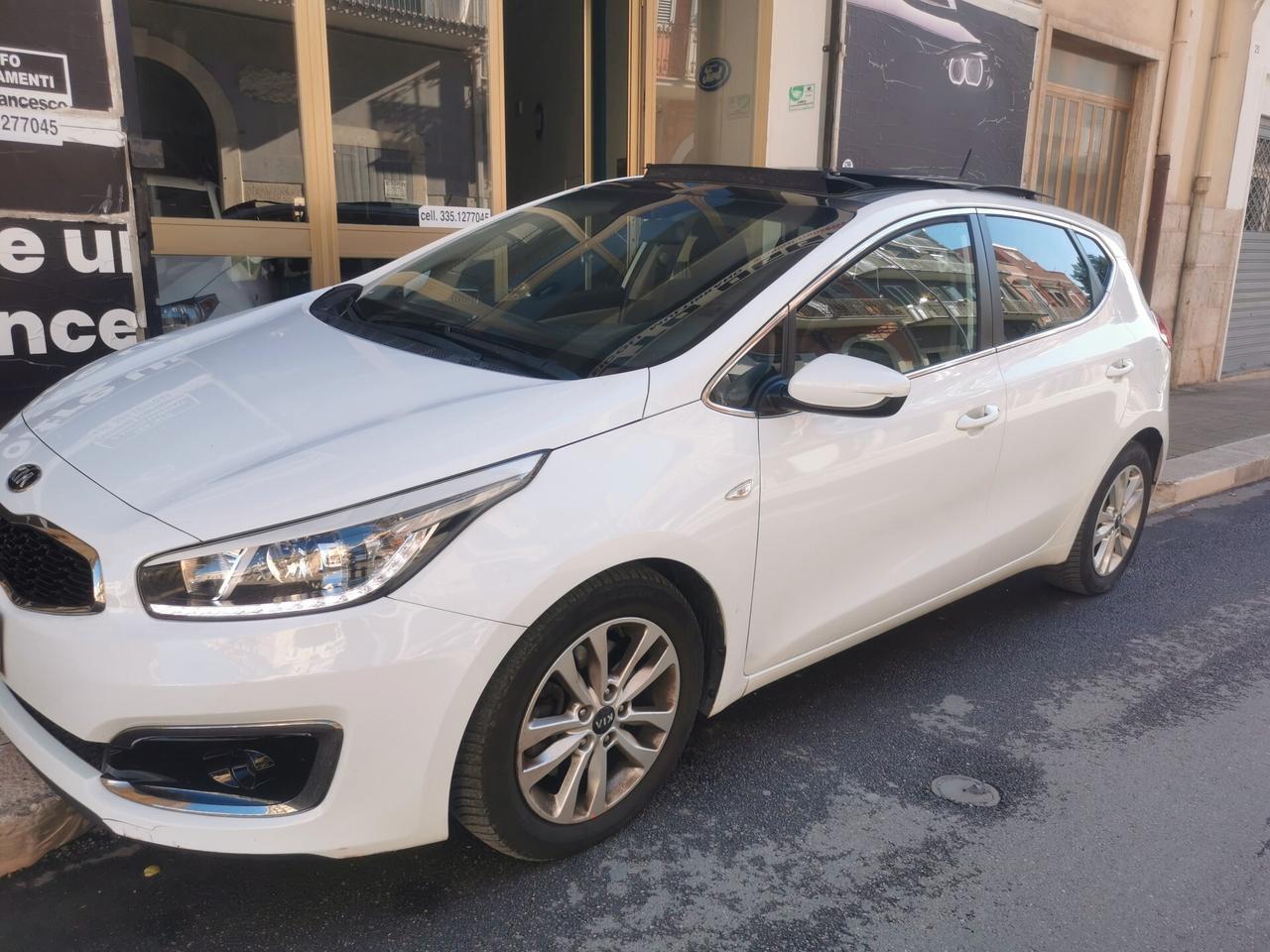 Kia Ceed cee'd 1.6 CRDi 110 CV 5 porte COOL TETTO NAVI CAMERA