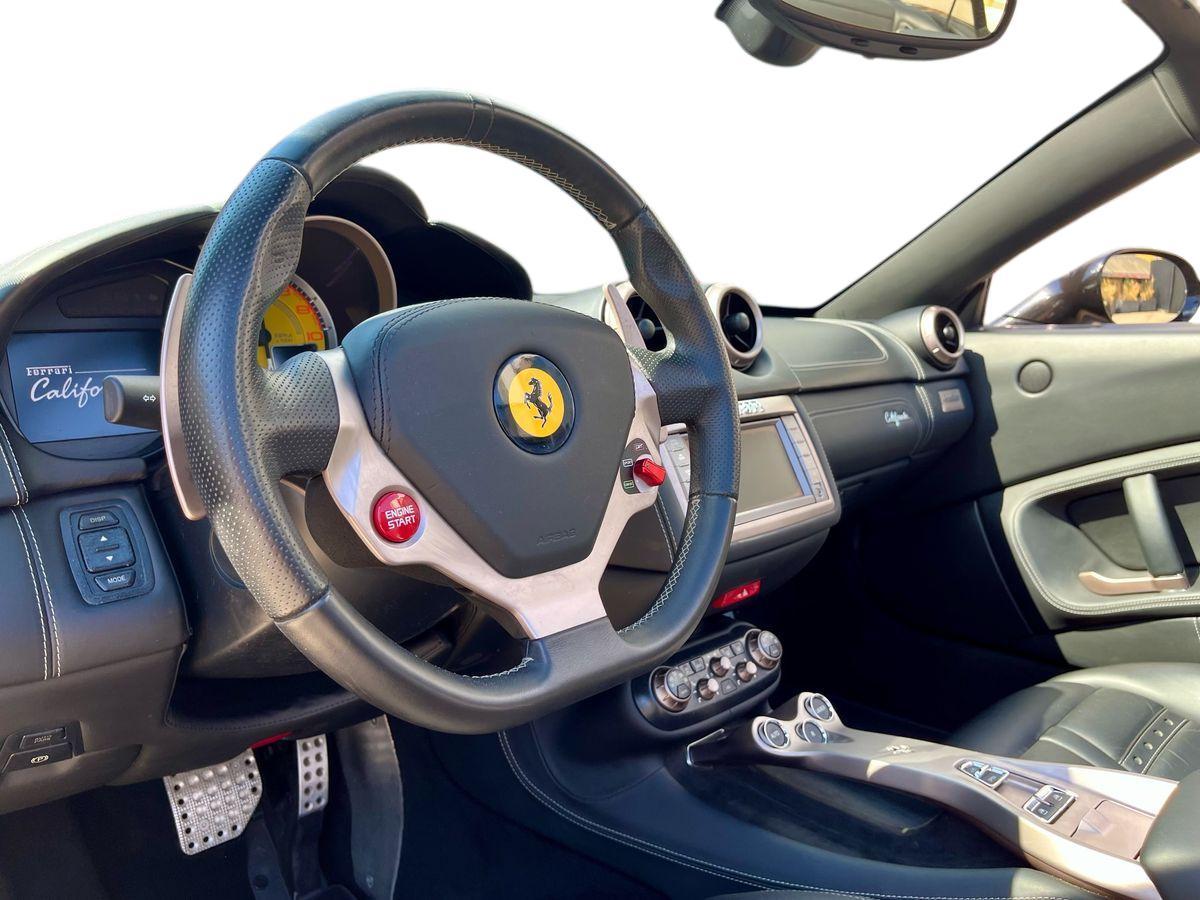 FERRARI California 4.3 dct