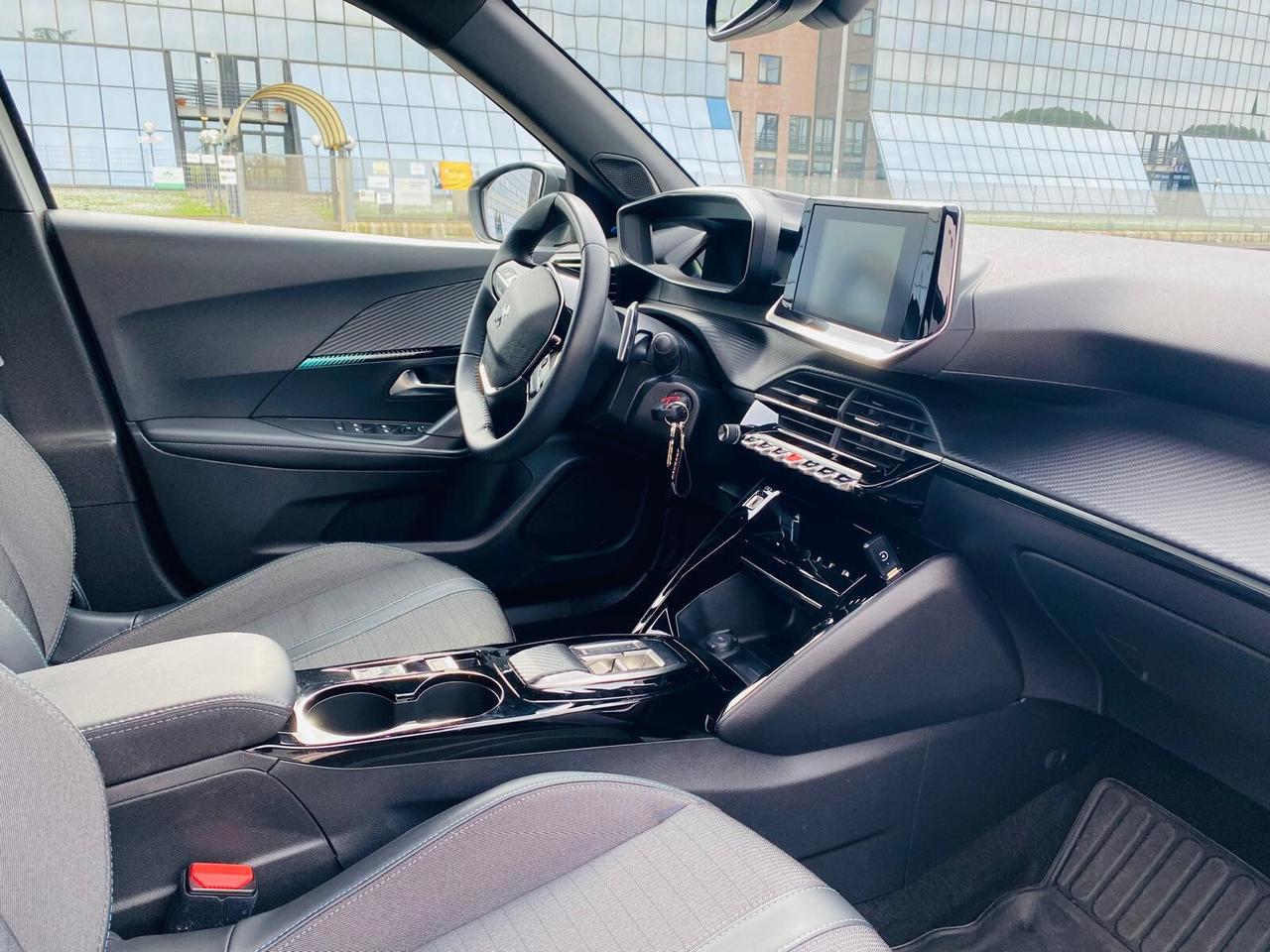 Peugeot 2008 PureTech 130 S&S EAT8 GT