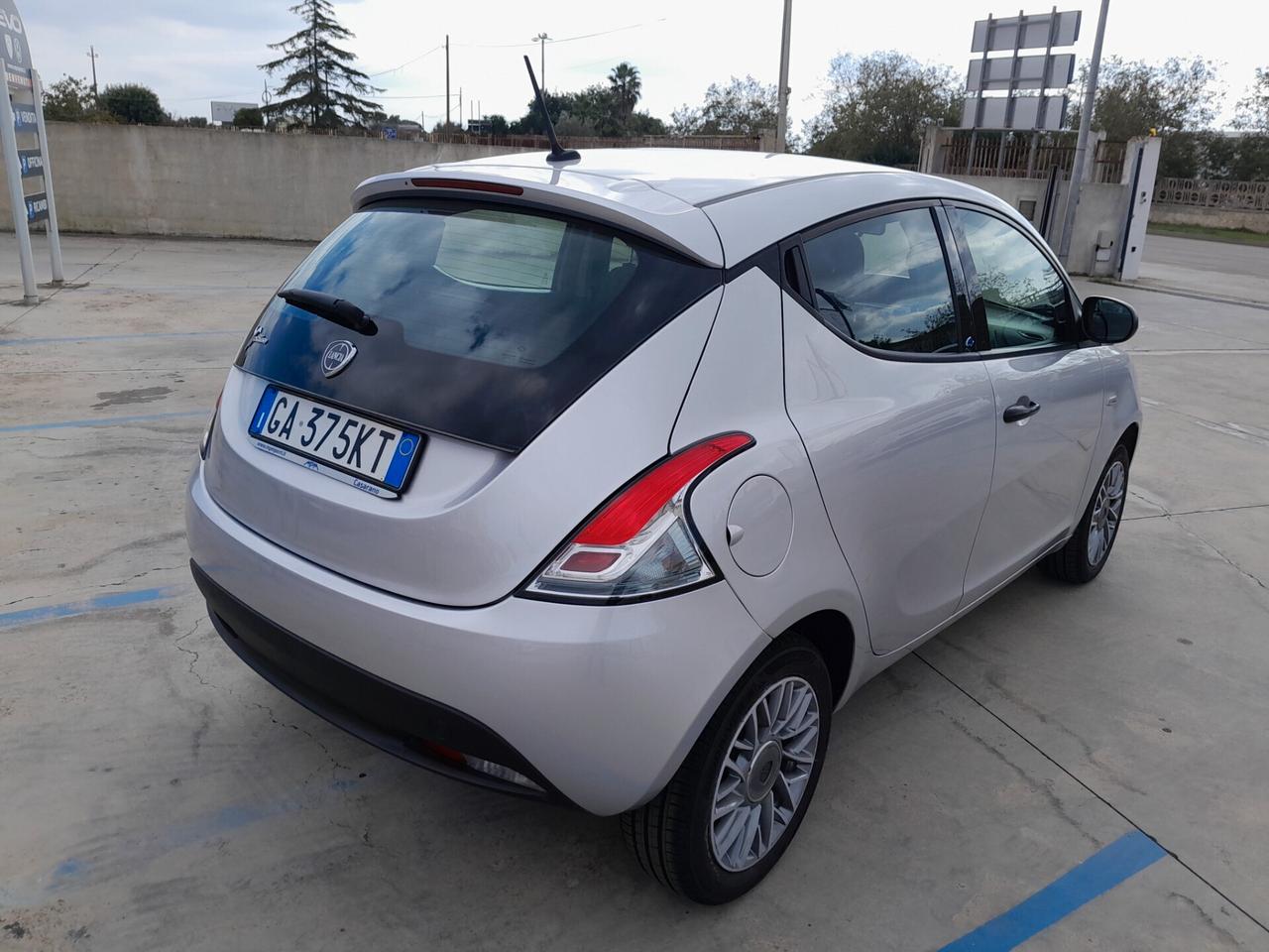 LANCIA YPSILON GOLD 1.2 BENZINA 5 PORTE