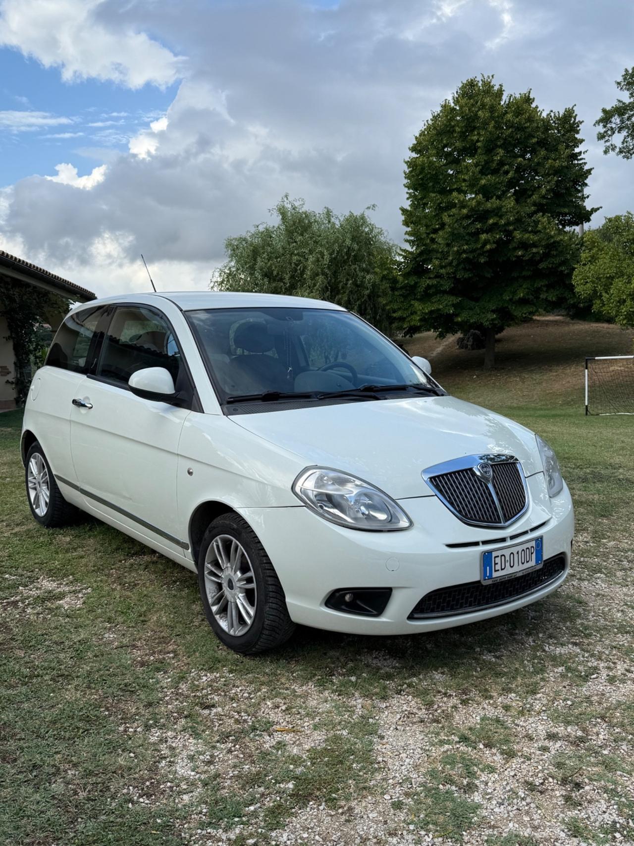 Lancia Ypsilon 1.2 69 CV Diva euro 5
