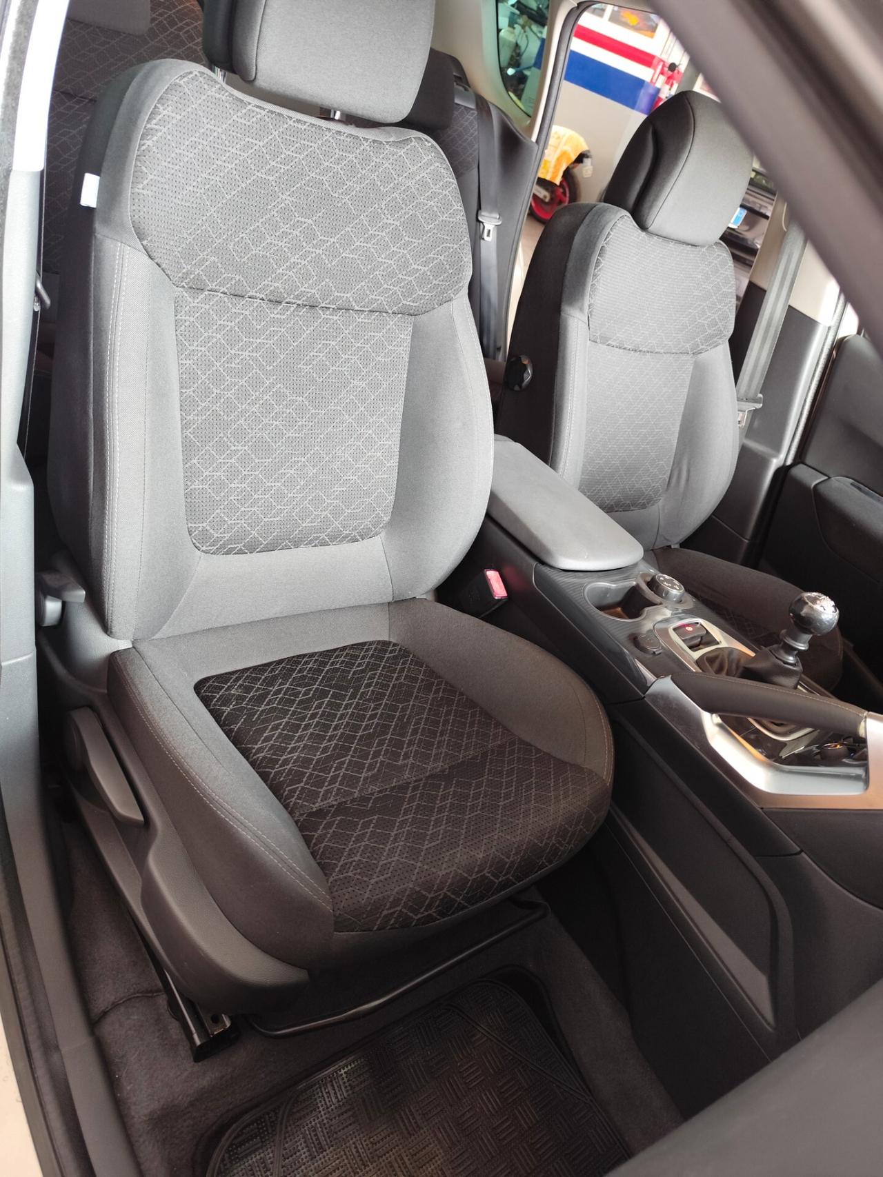Peugeot 3008 1.6 HDi 115CV Business