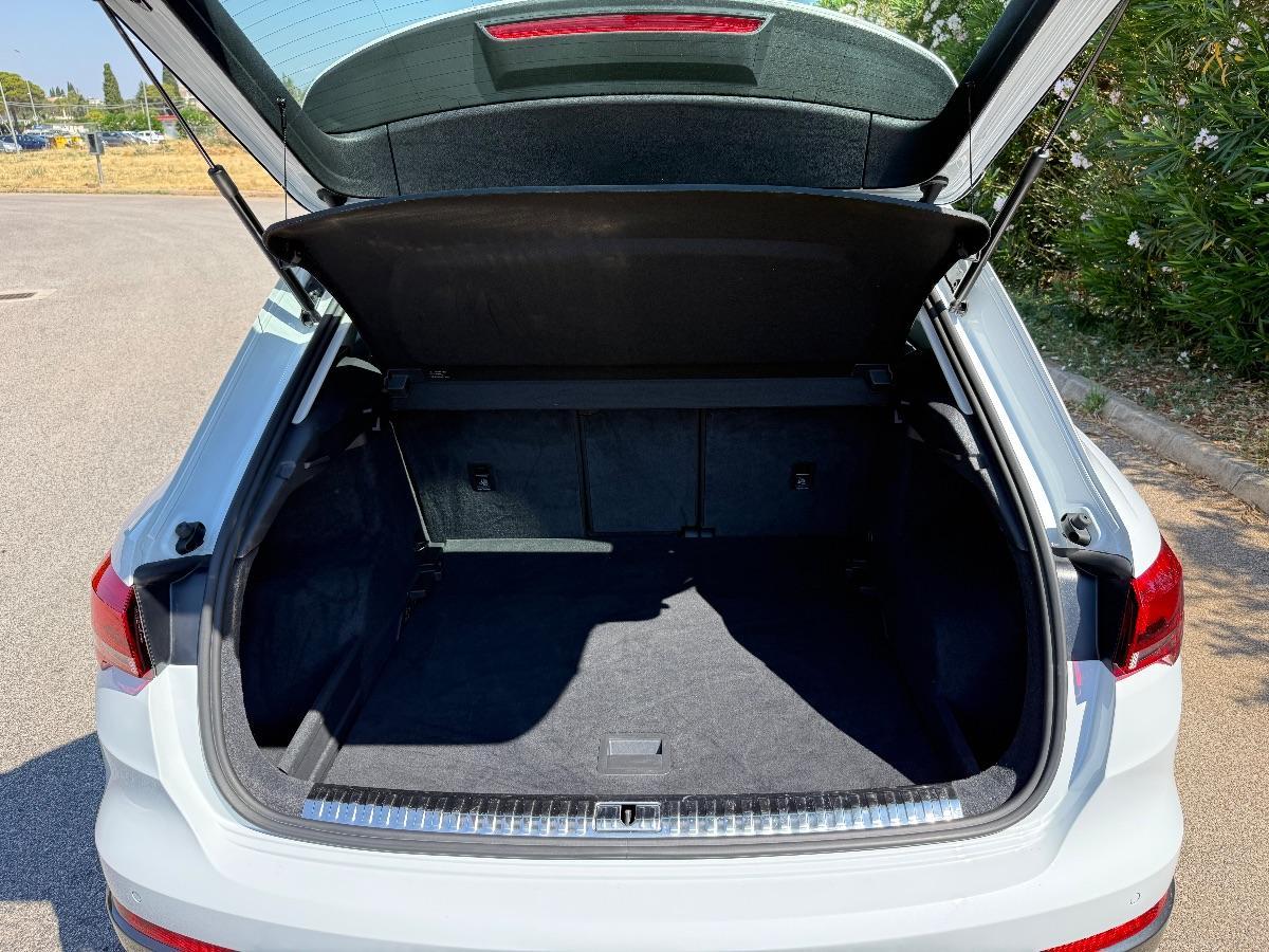 AUDI - Q3 - 35 TDI S tronic Business Advanced
