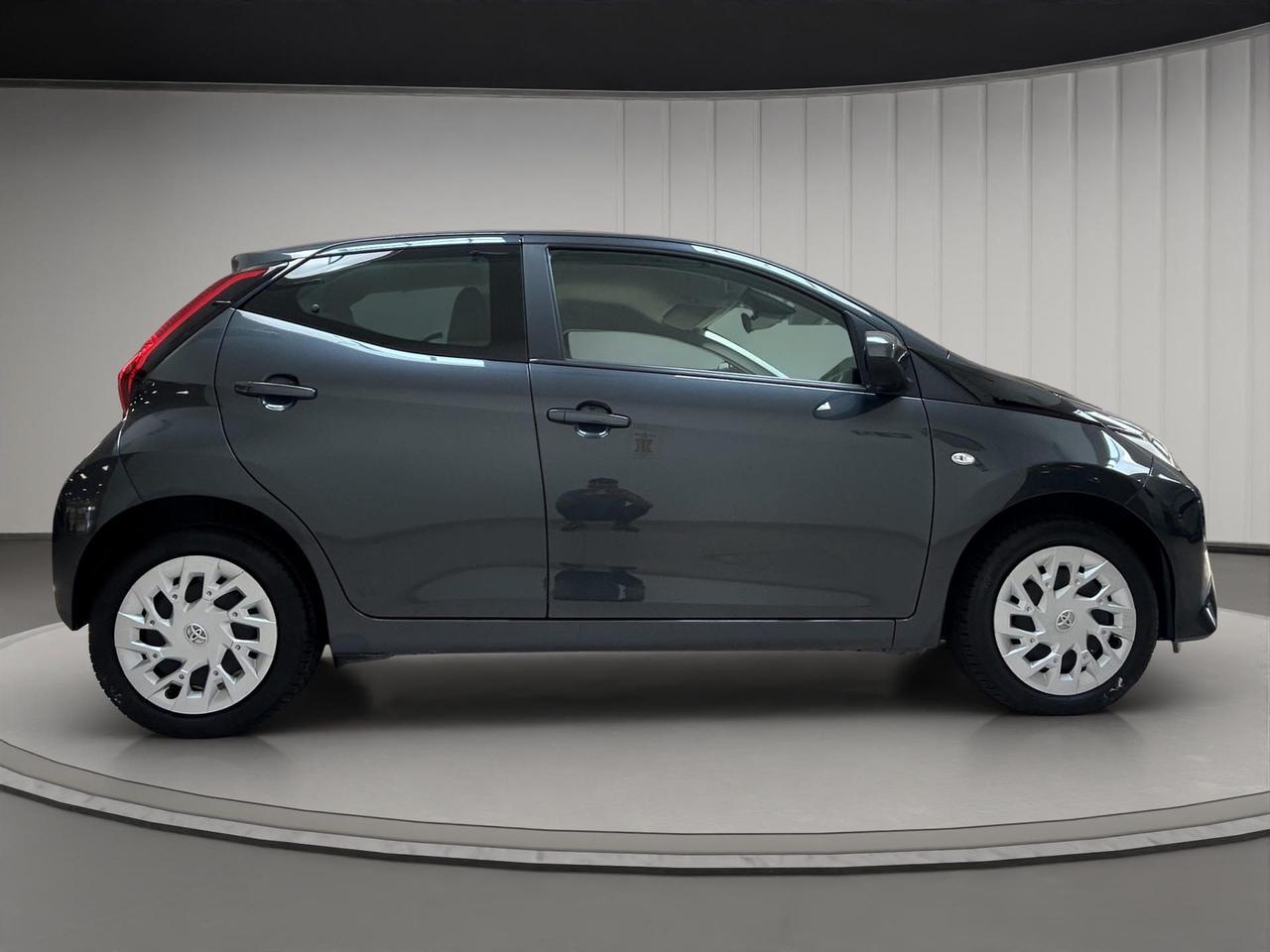 Toyota Aygo 5p 1.0 x-play m-mt 72cv